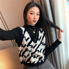 Sleeveless Retro Pattern Knitted Vest Sweater