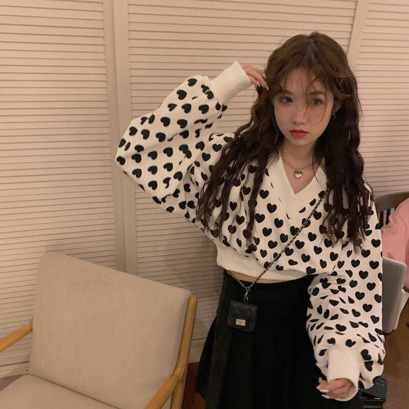 V-Neck Heart Pattern Cropped Sweater