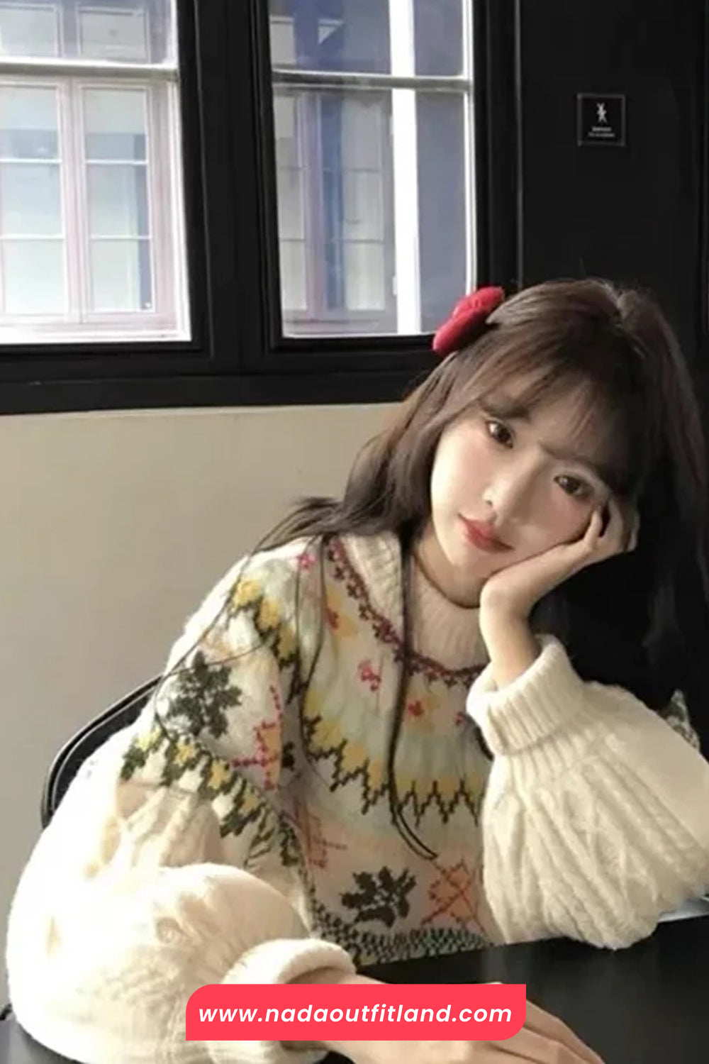 Loose Cute Retro Embroidered O-Neck Knitted Sweater