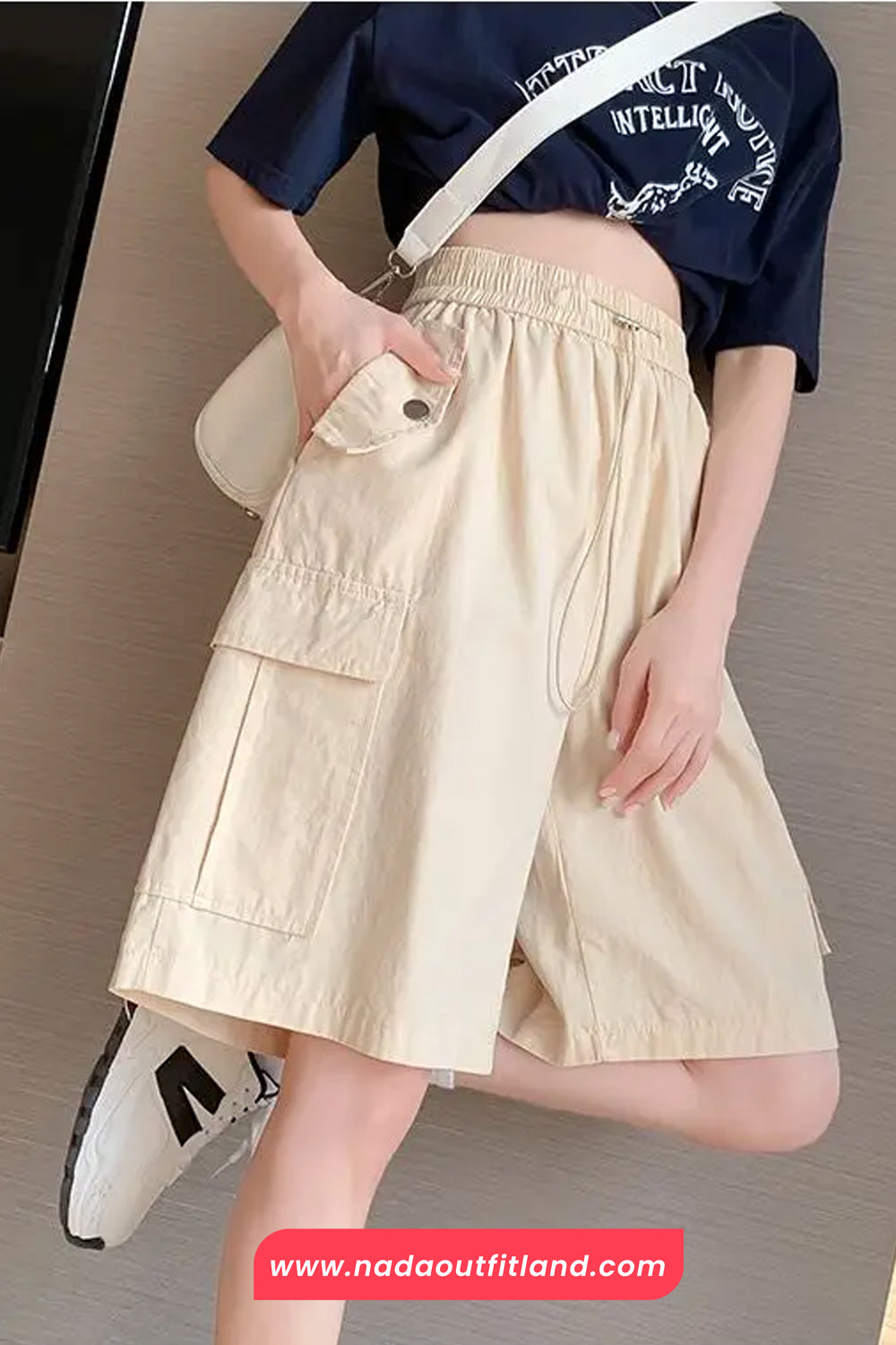 Elastic Waist Cargo Pockets Knee Length Shorts