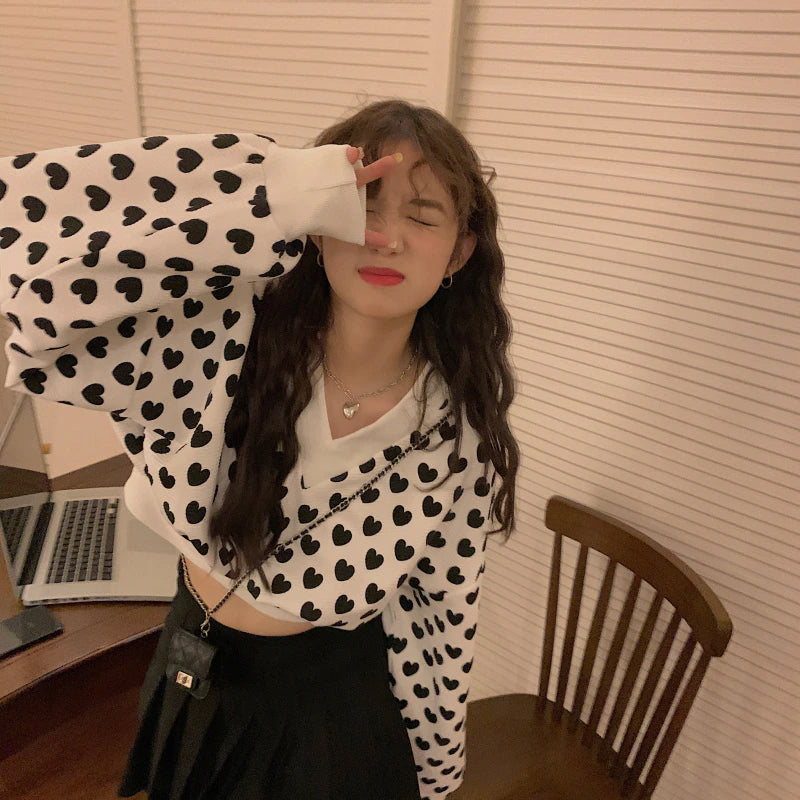 V-Neck Heart Printed Cropped Sweater