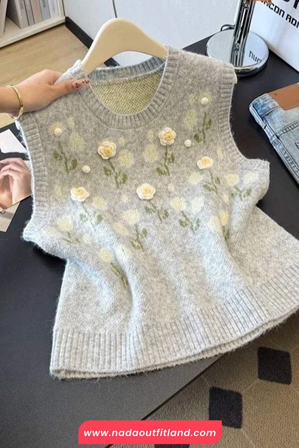 3D Floral Sleeveless O-Neck Vest Sweater