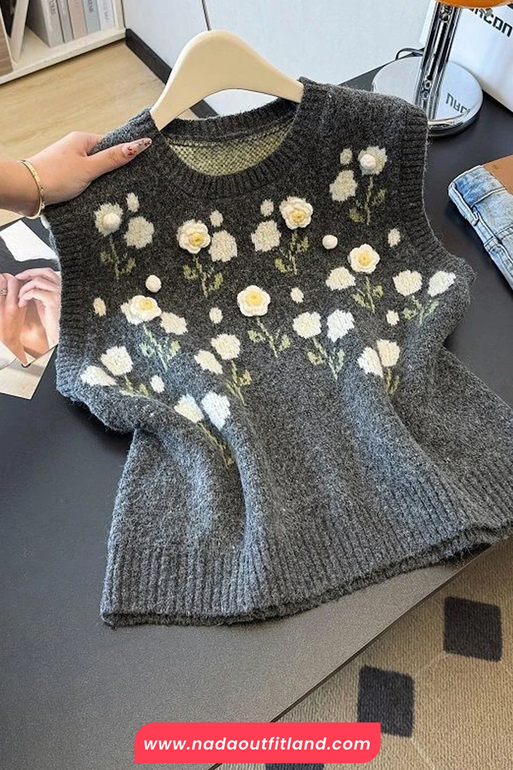 3D Floral Sleeveless O-Neck Vest Sweater
