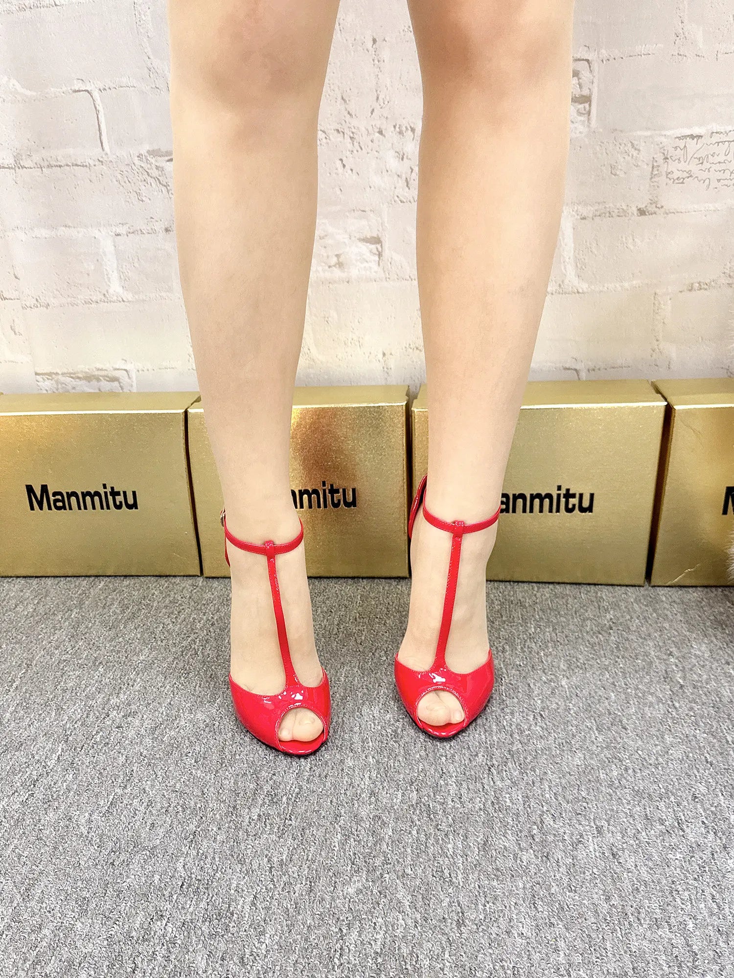 T-belt Hollow Small Fish Mouth Shoes